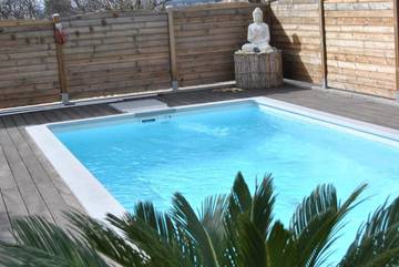 Gîte pour 4 personnes, avec vue ainsi que piscine et jardin à Saint-Christol-lès-Alès