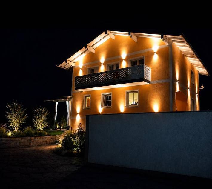 Ferienwohnung für 6 Personen, mit Balkon und Terrasse sowie Garten und Ausblick in Seekirchen am Wallersee