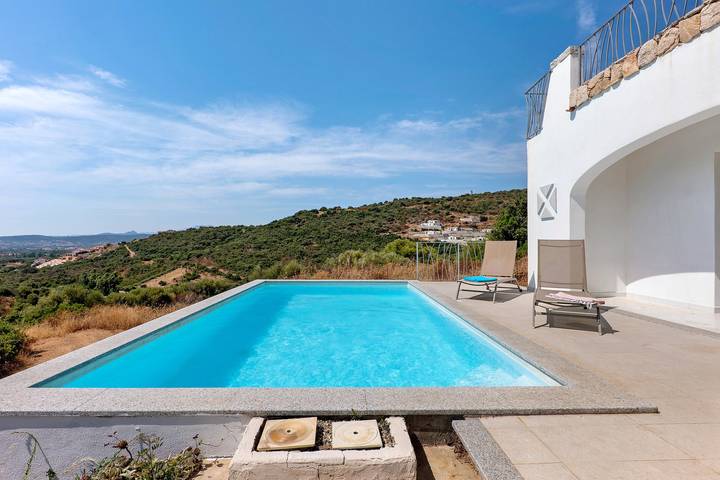 Villa dell’Asfodelo – Pool with Sea View, Wi-Fi & Air Conditioning in Porto Ottiolu, Budoni