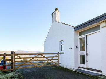 Cottage for 6 People in Powys, Mid-Wales, Photo 3