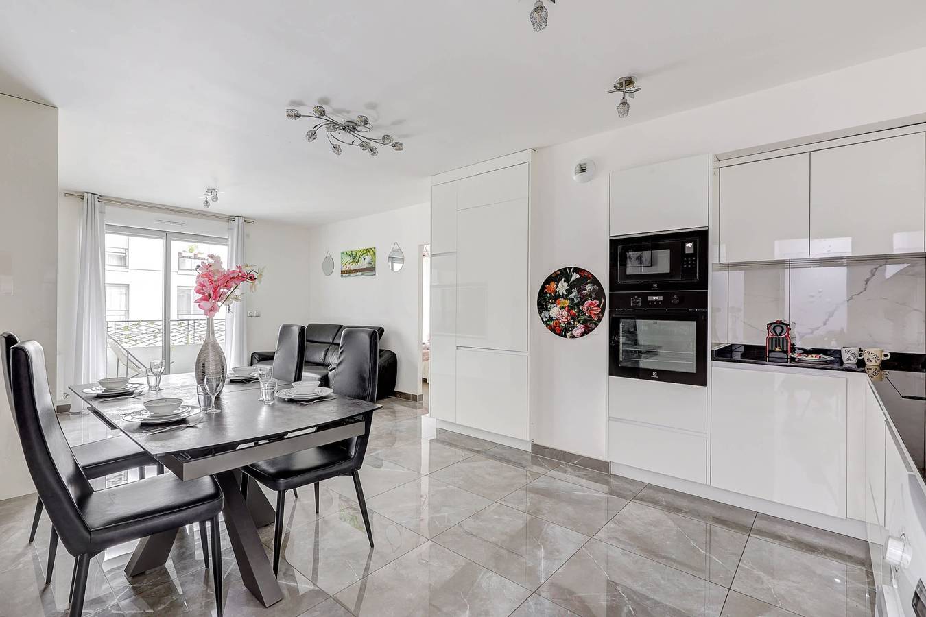 Apartamento entero, Lumiere aux buttes chaumont in París, Isla de Francia