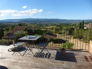 Gîte pour 2 personnes, avec terrasse ainsi que piscine et vue à Saint-Saturnin-lès-Apt