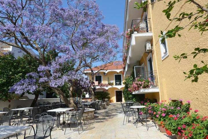 Hôtel pour 2 personnes, avec vue ainsi que jardin et piscine dans Acharavi - 3