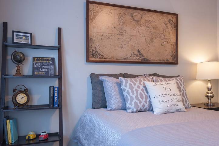 Vacation rental for 6 people, with hot tub and yard in St. Louis