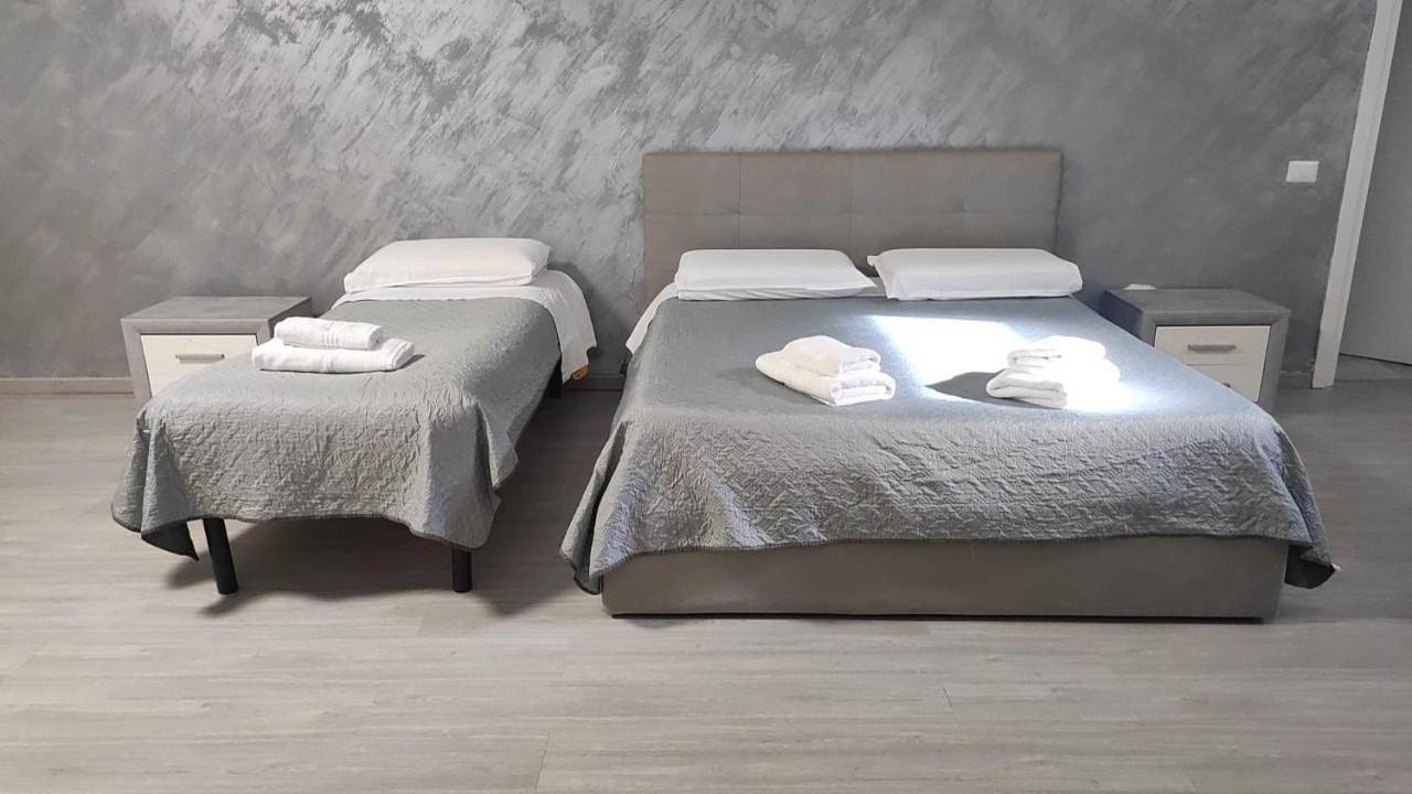 Double Room with Private Bathroom in Ardea, Provincia di Roma