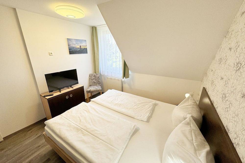 Ganze Wohnung, Wohnung 06 mit Balkon und Boddenblick - Mr: Haus Inselperle mit Blick auf den in Alt Reddevitz, Mönchgut