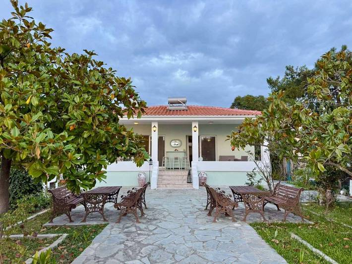 Location de vacances pour 8 personnes, avec vue sur l’océan et jardin dans Nea Kallikratia