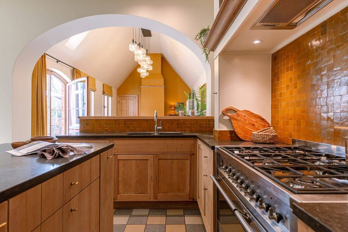 Spacious 5Br villa w/ Terrace & garden in Wingene, Westflandern