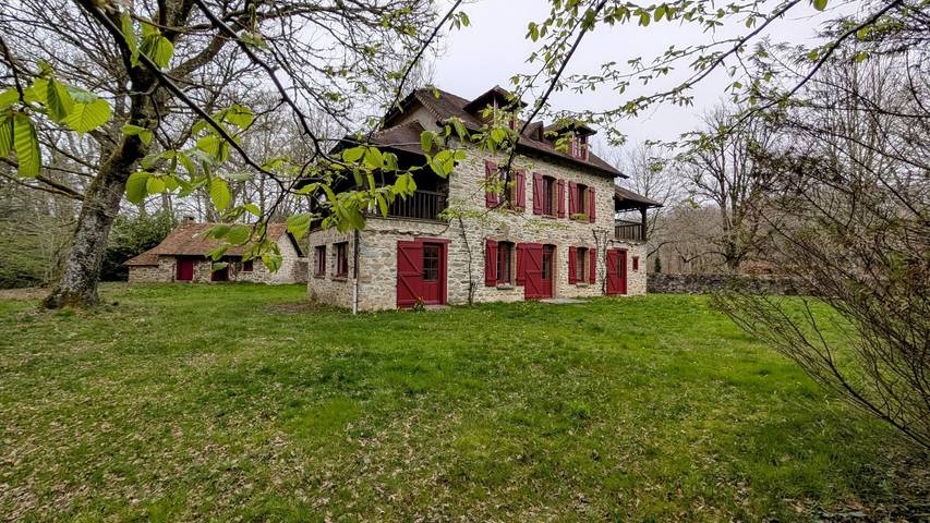 Gîte pour 10 personnes, avec jardin et piscine, animaux acceptés à Château-Chervix - 2