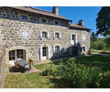 Maison de vacances pour 8 personnes, avec terrasse ainsi que jardin et vue, animaux acceptés en Haute-Loire