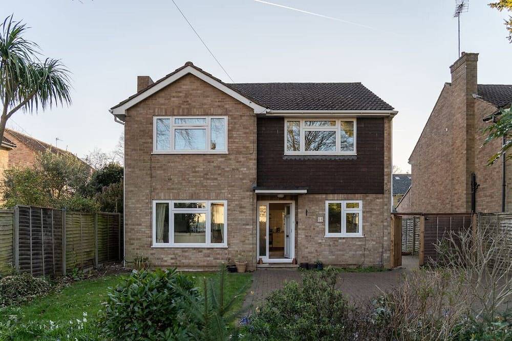 Farnborough Stay - 5 Bedroom in Rushmoor, Hampshire