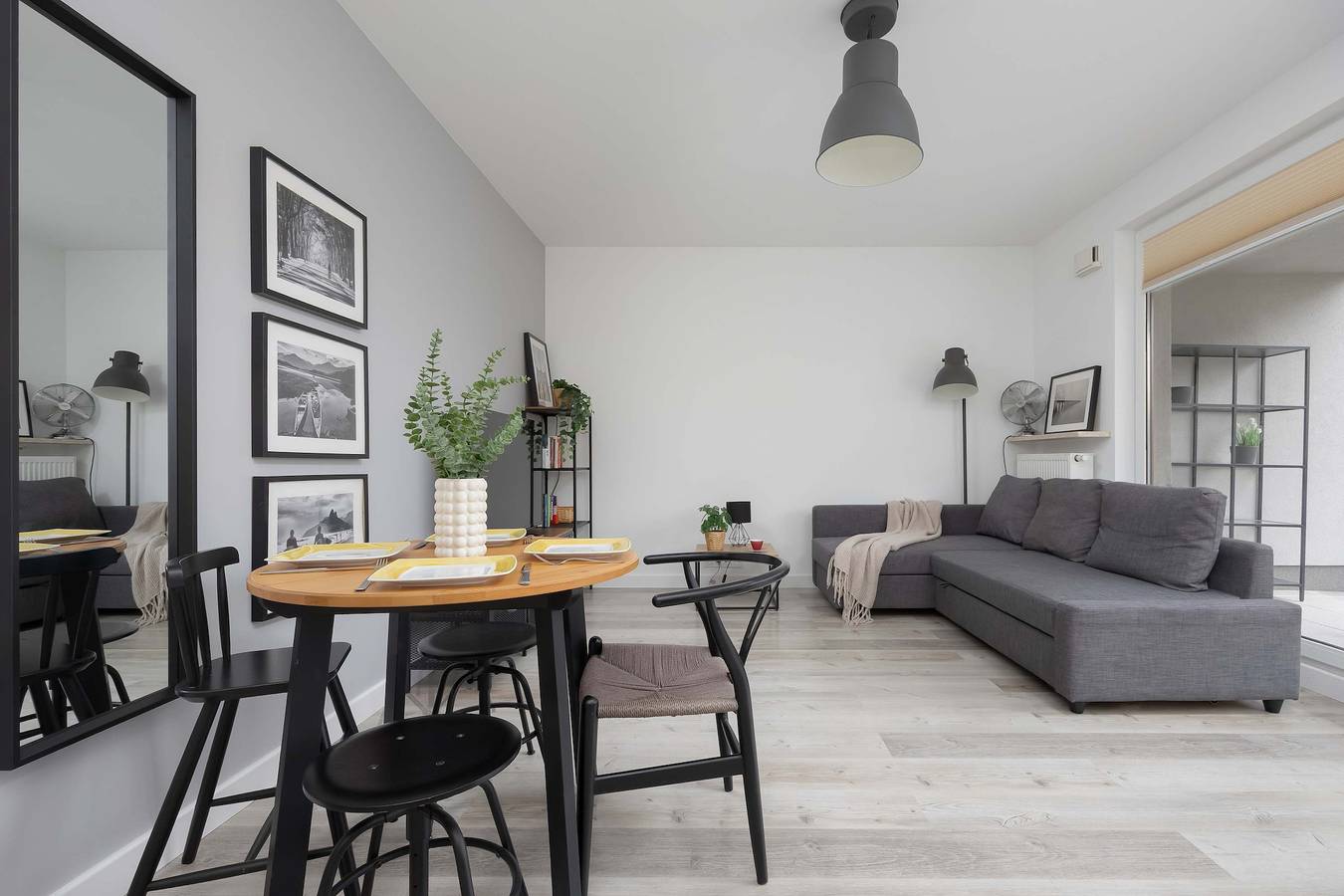 Ganze Wohnung, Cozy Apartment with Garden | Parking | Work Space in Targówek, Warschau