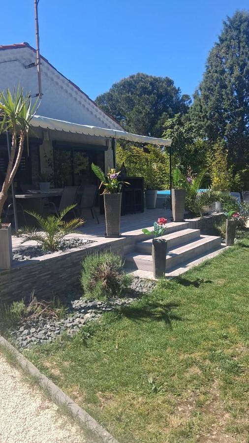 Location de vacances pour 7 personnes, avec jardin ainsi que vue et piscine, animaux acceptés à Laudun-l'Ardoise - 3