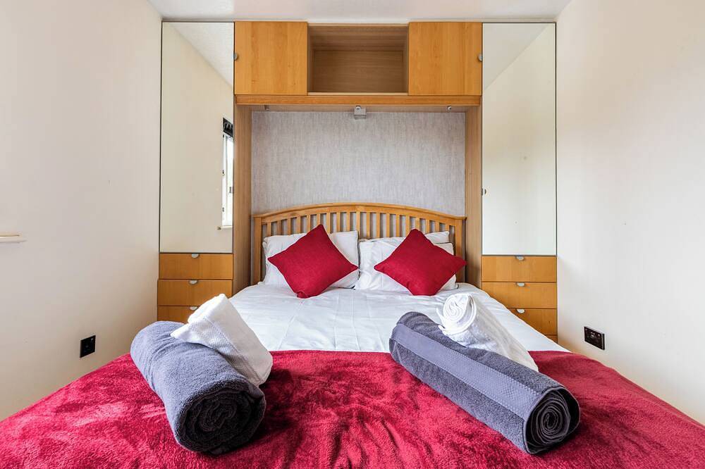 Luxury 3Br • Sleeps 8 • Parking in Dartford, Kent