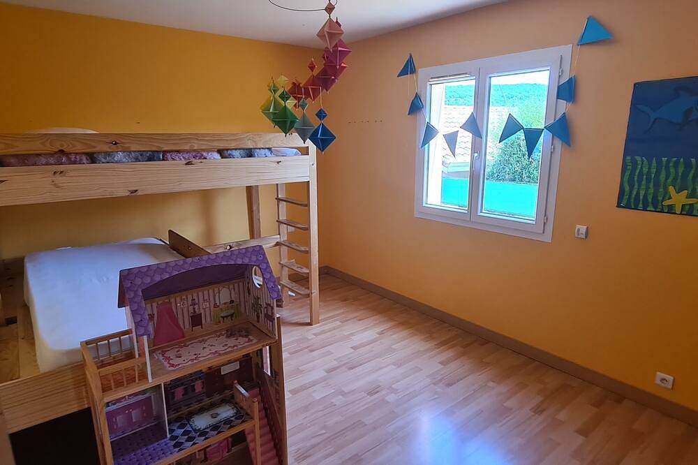 Villa familiale avec piscine et jeux pour les enfants in Lavelanet, Ariège