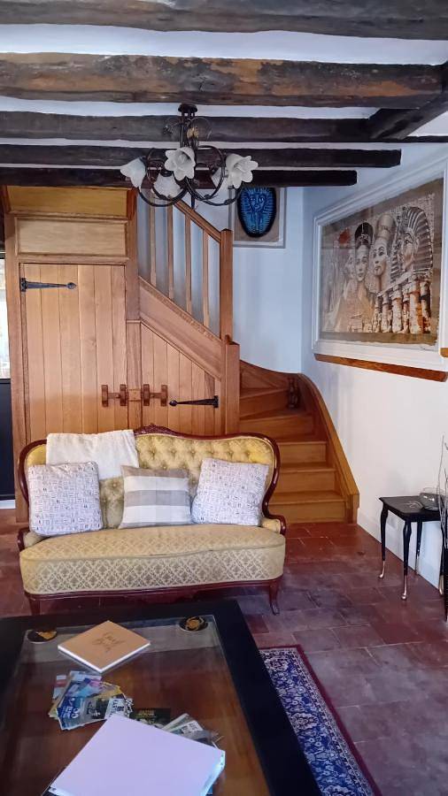 Gîte pour 6 personnes, avec terrasse ainsi que piscine et jardin, animaux acceptés à Dercé