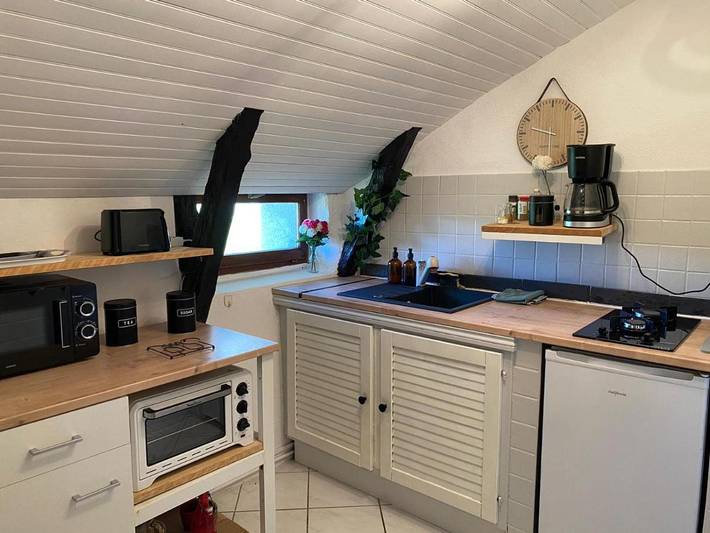 Location de vacances pour 2 personnes, avec Terrasse et Jardin ainsi que Piscine et Vue à Saint-Beauzély