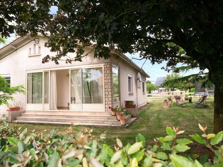 Location de vacances pour 8 personnes, avec jardin et vue à Villemain