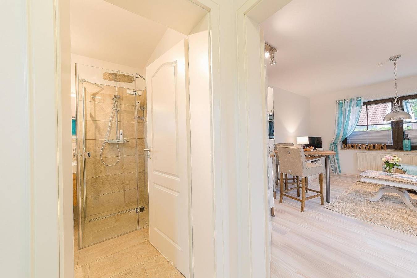 Ganze Wohnung, Schickes Appartement mit Garten, Terrasse, Fassauna, Badezimmer und Wohn/Schalfbereich. in Zingst, Fischland - Darß - Zingst