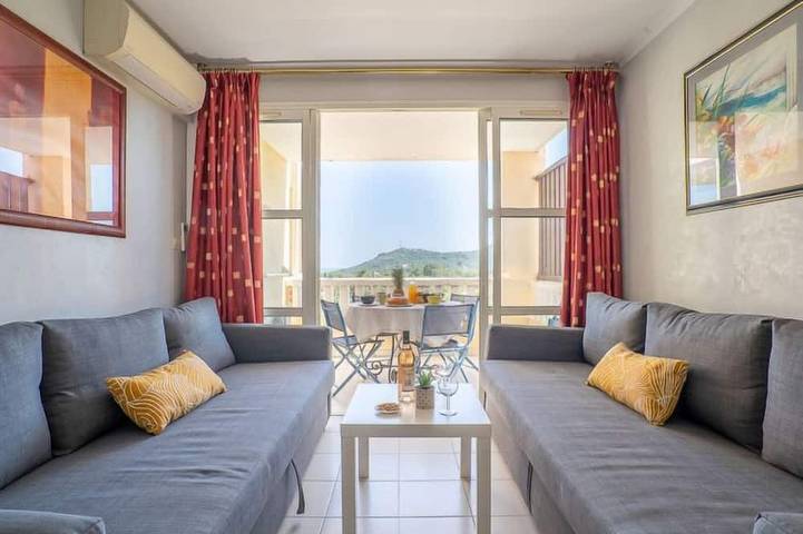 Gîte pour 4 personnes, avec terrasse ainsi que jardin et piscine dans Golf De Cap Esterel - 4