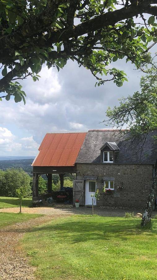 Location de vacances pour 2 personnes, avec vue et jardin à Vengeons - 2