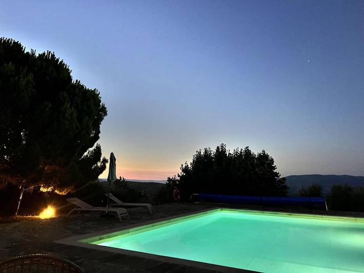 Aluguel de quarto para 2 pessoas, com vista e jardim e ainda piscina em Distrito da Guarda