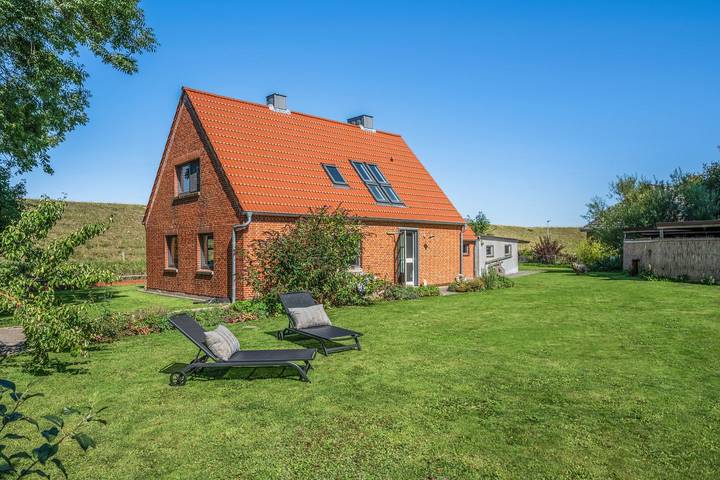 Ferienhaus für 5 Personen, mit Terrasse und Garten sowie Ausblick in Hedwigenkoog