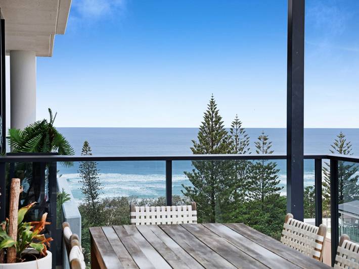 Holiday rental for 4 people, with pool in Burleigh Heads
