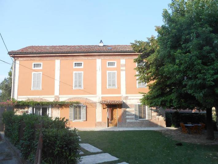 Casa vacanza per 2 persone, con Giardino a Tortona