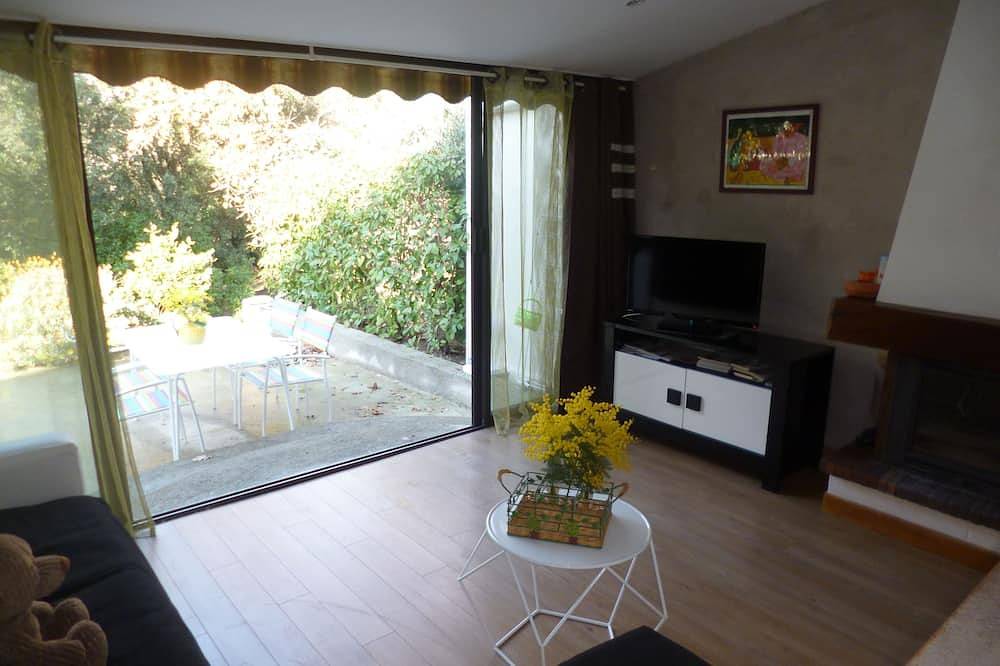 Charming Provencal house in field of secure standing with swimming pool in Grasse, Cannes region
