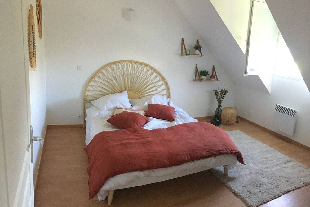 Maison familiale standing 5 chambres, avec piscine privée sécurisée. in Mauges-sur-Loire, Région de Cholet