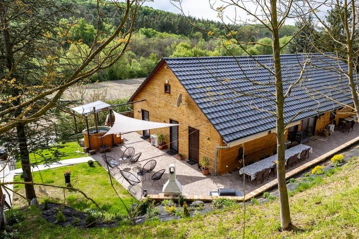 Chalet für 18 Personen, mit Garten und Ausblick sowie Pool und Sauna, mit Haustier - 1