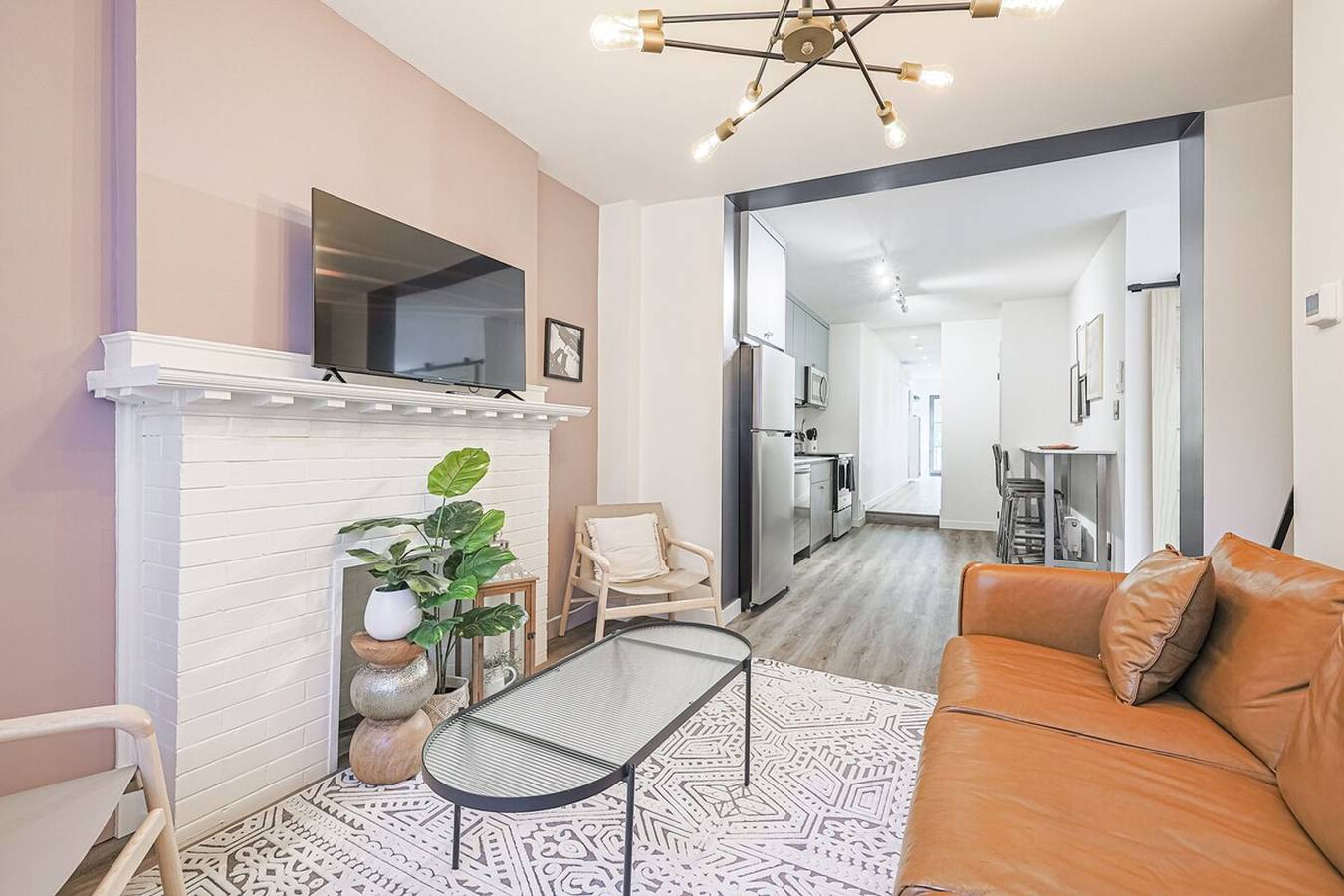Entire apartment, Parkdale Chic 2Br  Spa   Style in Toronto, Lake Ontario (Canada)