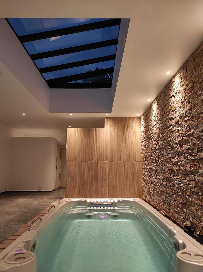 Appart’hôtel pour 2 personnes, avec Balcon et Terrasse ainsi que Jacuzzi et Jardin