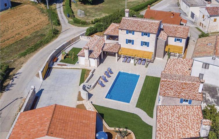 Ferienhaus für 20 Personen, mit Terrasse