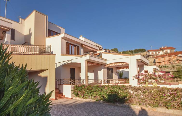 Gîte pour 6 personnes, avec terrasse et piscine dans Ospedaletti - 2