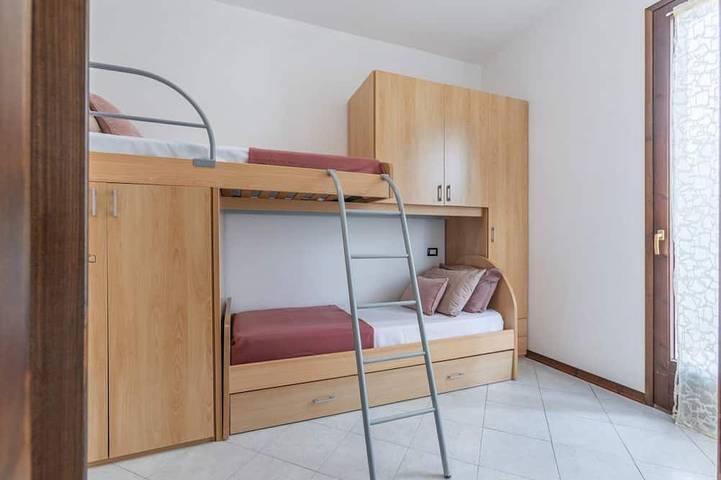 Guesthost - Lido delle Nazioni Villa with Parking in Comacchio, Provincia di Ferrara
