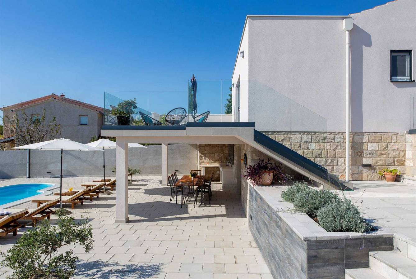 Villa Petra Divine mit beheiztem Pool in Kastel Sucurac, Kaštela