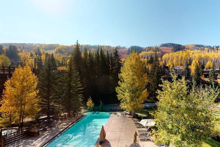 Vacation apartment for 4 people, with terrace and sauna as well as pool and hot tub in Vail