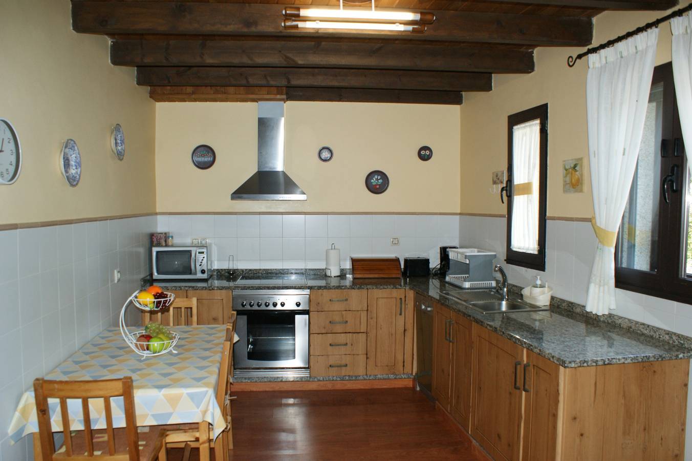 Apartamento entero, Apartamento 'O Bolaño Apt 1' con vistas al lago, piscina compartida y terraza compartida in La Gudiña, Provincia de Orense