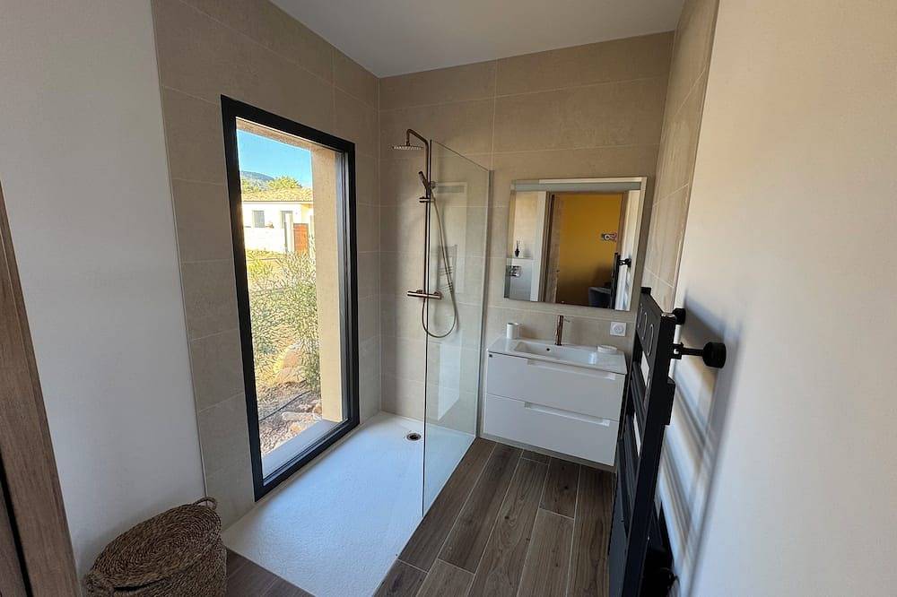 Villa Corse Recente 150m2  Piscine Plages Espace Loisirs in Lecci, Arrondissement de Sartène