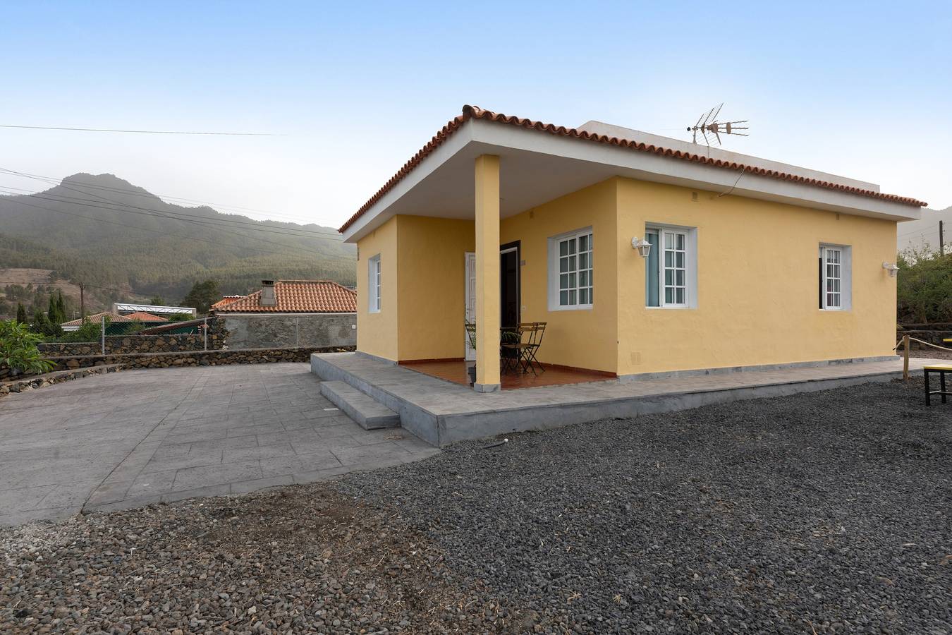 Ferienhaus 'La Casa Amarilla' mit Bergblick, privatem Garten und Wlan in El Paso, La Palma Süd