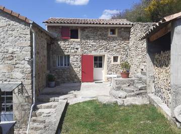Cottage pour 2 personnes, avec jardin à Saint-Pierre-de-Colombier