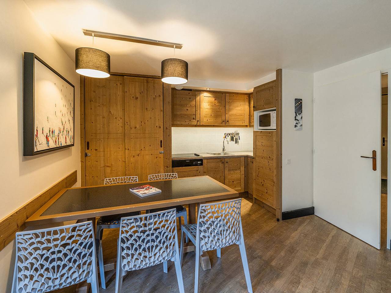 Ganze Wohnung, Renoviertes Apartment im Zentrum von La Tania, direkt an den Pisten für 4 Personen in La Tania, La Perrière