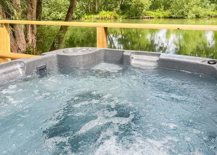 Waterside Lodge (Pet) in Longleat Forest, Wiltshire