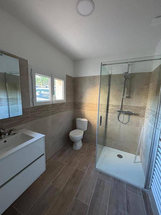 Location de vacances pour 6 personnes, avec terrasse et jardin dans Airan - 4