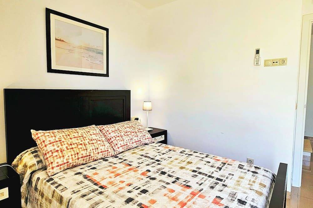 Modern villa with 4 bedrooms and 3 full bathrooms, wifi, private parking... in Cala en Bosc, Ciutadella