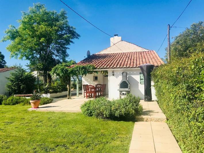 Location de vacances pour 4 personnes, avec vue et jardin ainsi que sauna et piscine, adapté aux familles à La Chapelle-Saint-Étienne - 3