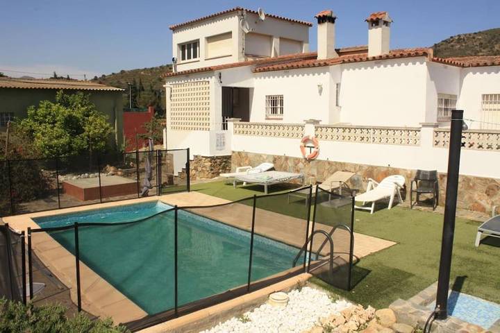 Casa rural para 10 personas, con Balcón y Terraza además de Jardín y Piscina en Espolla - 4