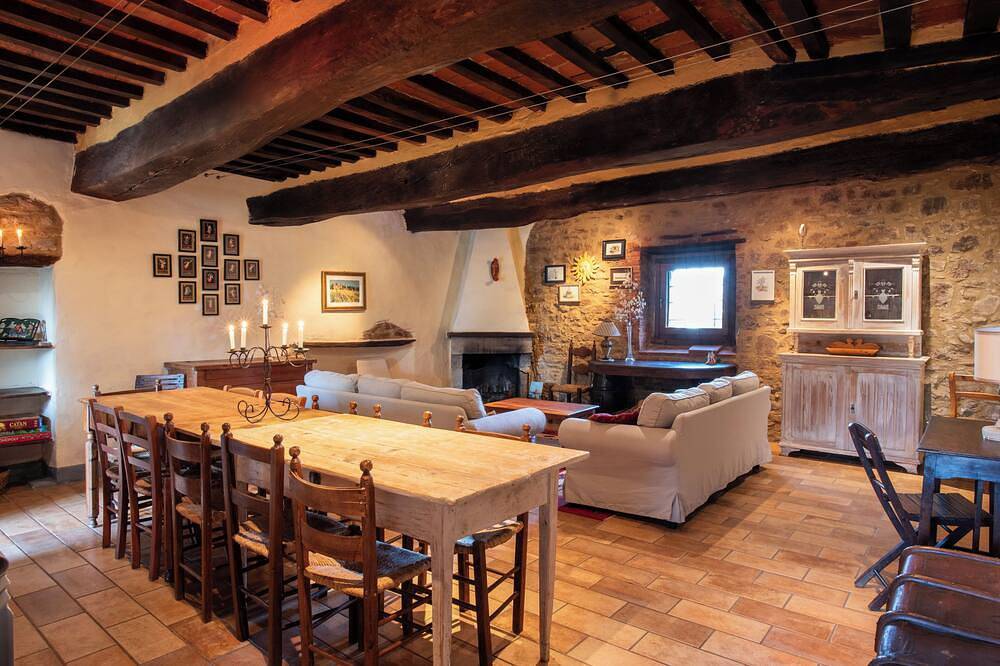 Casa rural con piscina en un pueblo de Umbría, perfecta para grupos y familias in Lisciano Niccone, Valtiberina